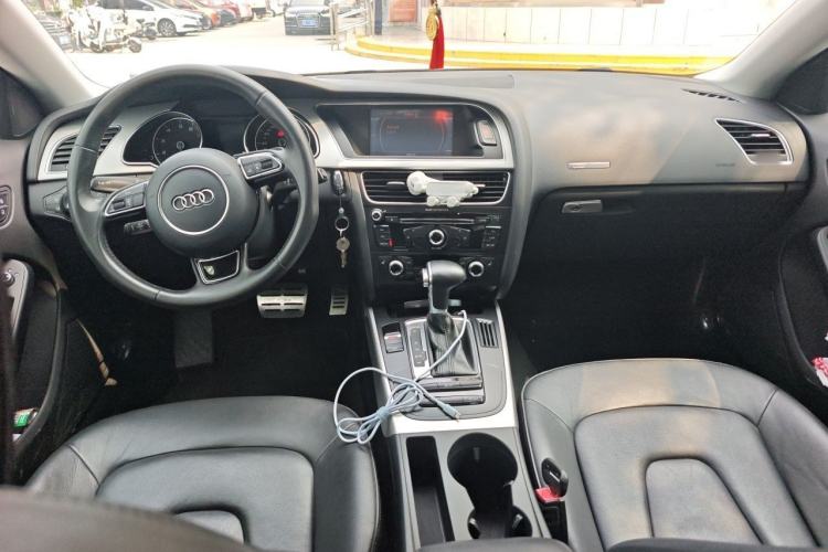 Used Audi A5 2014 Sportback 45 TFSI Center Console