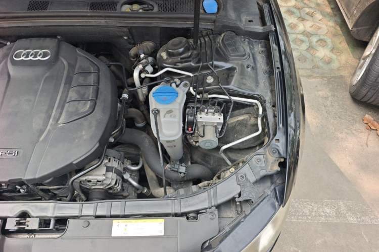 Used Audi A5 2014 Sportback 45 TFSI Engine Bay Left
