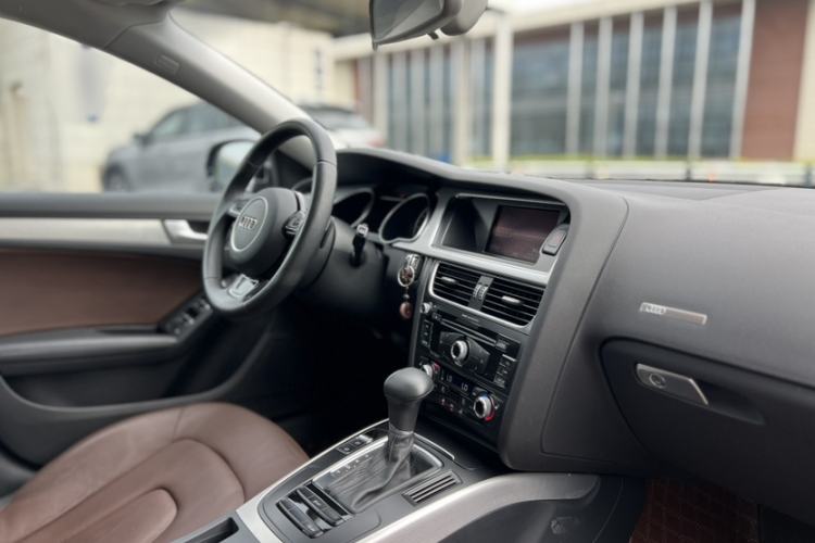 Used Audi A5 2014 Sportback 45 TFSI Interior 2
