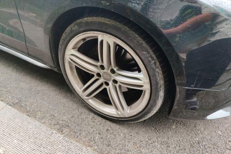 Used Audi A5 2014 Sportback 45 TFSI Right Front Wheel Hub