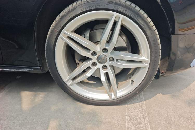 Used Audi A5 2014 Sportback 45 TFSI Right Front Wheel Hub