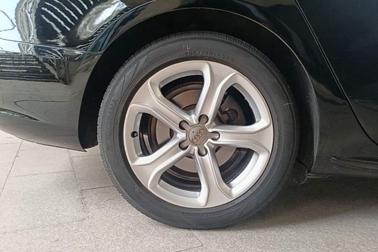 Used Audi A5 2014 Sportback 45 TFSI Right Rear Wheel Hub