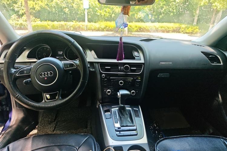 Used Audi A5 2014 Sportback 45 TFSI Center Console