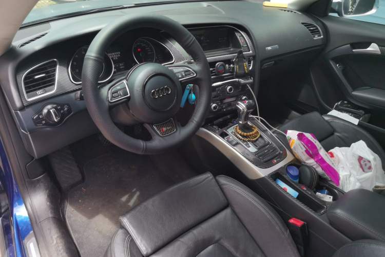 Used Audi A5 2014 Coupe 45 TFSI Center Console