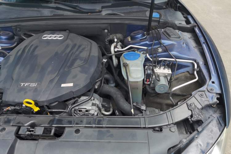 Used Audi A5 2014 Coupe 45 TFSI Engine Bay Left