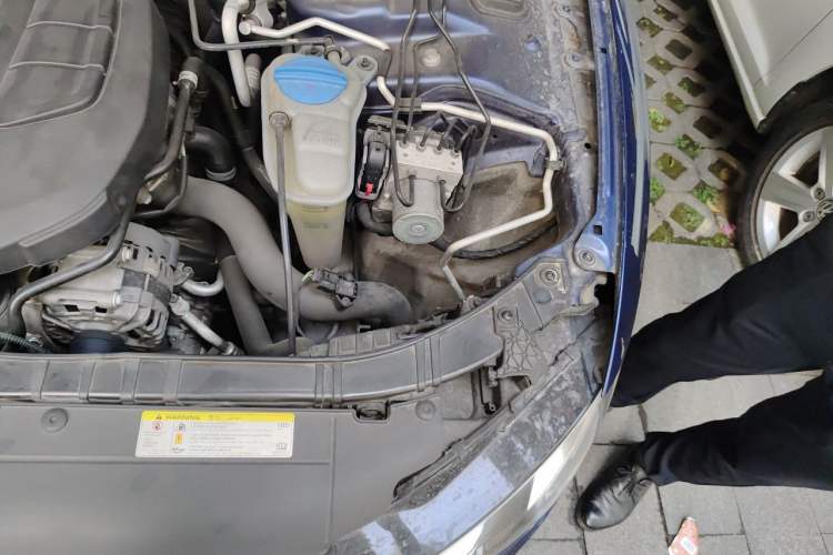 Used Audi A5 2014 Sportback 45 TFSI Engine Bay Left