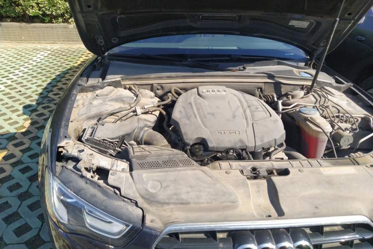 Used Audi A5 2014 Cabriolet 45 TFSI Engine Bay Right