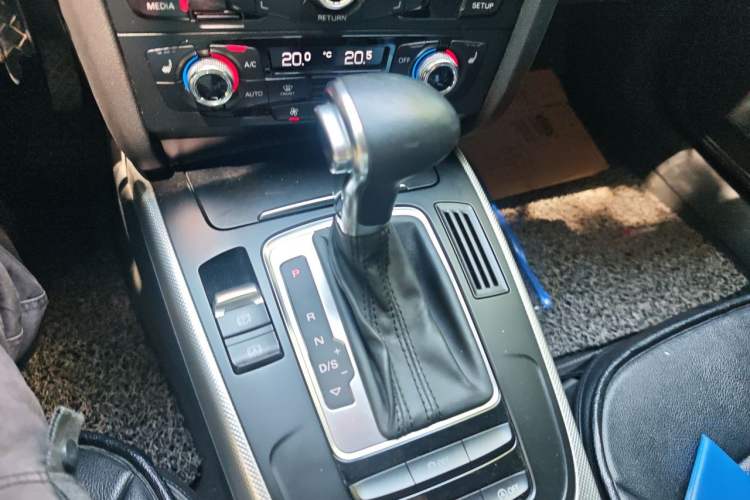 Used Audi A5 2014 Sportback 45 TFSI Gear Lever