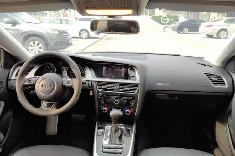 Used Audi A5 2014 Sportback 45 TFSI Interior 1