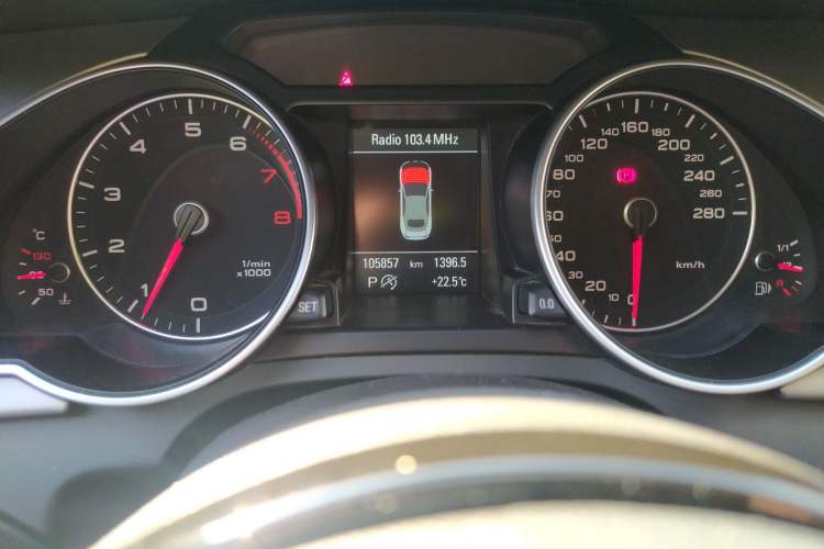 Used Audi A5 2014 Cabriolet 45 TFSI Odometer Close Up