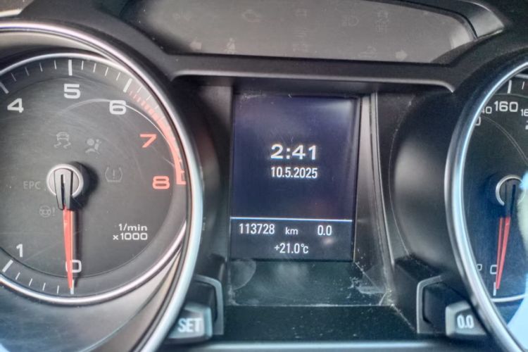 Used Audi A5 2014 Sportback 45 TFSI Odometer Close Up
