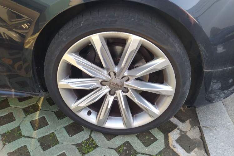 Used Audi A5 2014 Cabriolet 45 TFSI Right Front Wheel Hub