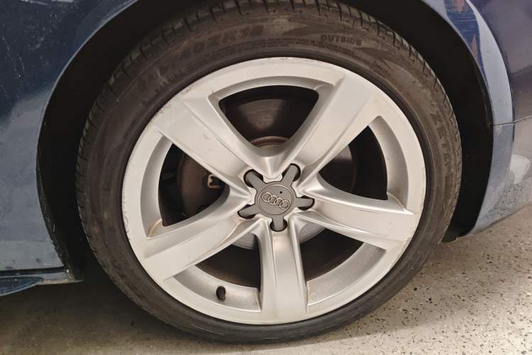 Used Audi A5 2014 Cabriolet 45 TFSI quattro Right Front Wheel Hub