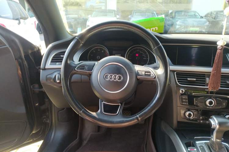 Used Audi A5 2014 Cabriolet 45 TFSI Steering Wheel