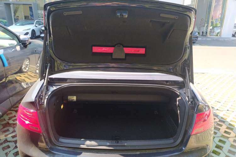 Used Audi A5 2014 Cabriolet 45 TFSI Trunk