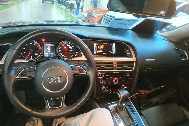 Used Audi A5 2014 Coupe 45 TFSI Center Console