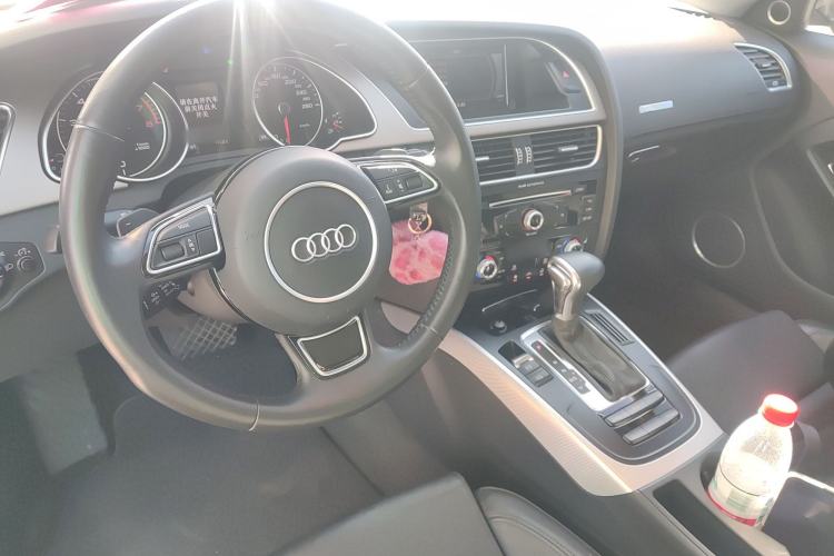 Used Audi A5 2014 Coupe 45 TFSI Center Console