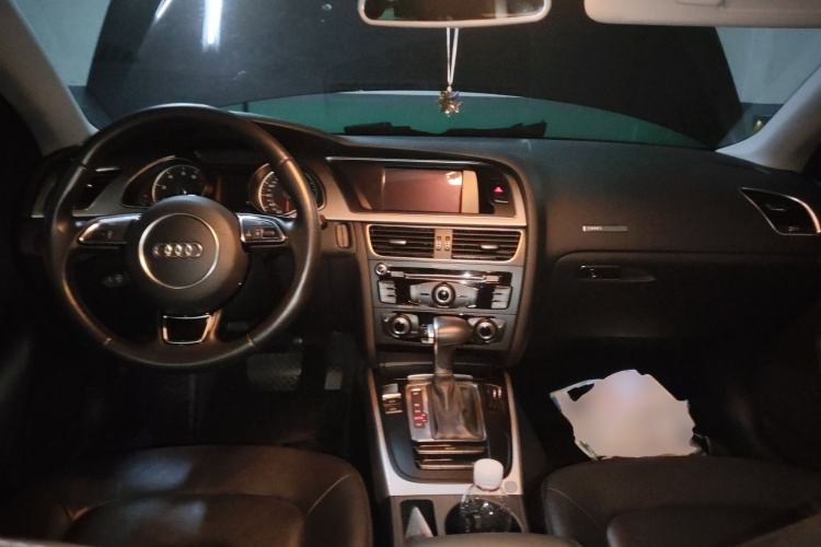Used Audi A5 2014 Sportback 45 TFSI Center Console