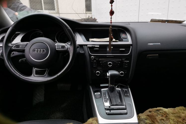 Used Audi A5 2014 Sportback 45 TFSI Center Console
