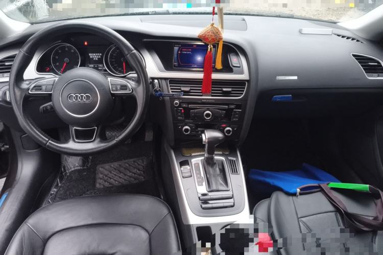 Used Audi A5 2014 Sportback 45 TFSI Center Console