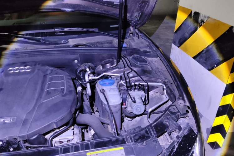 Used Audi A5 2014 Sportback 45 TFSI Engine Bay Left