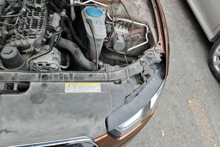 Used Audi A5 2014 Sportback 45 TFSI Fashion Edition Engine Bay Left