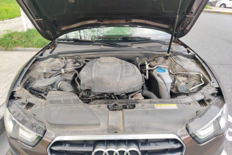 Used Audi A5 2014 Sportback 45 TFSI Engine Bay