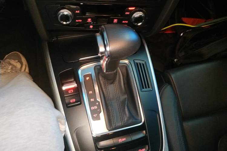 Used Audi A5 2014 Coupe 45 TFSI Gear Lever
