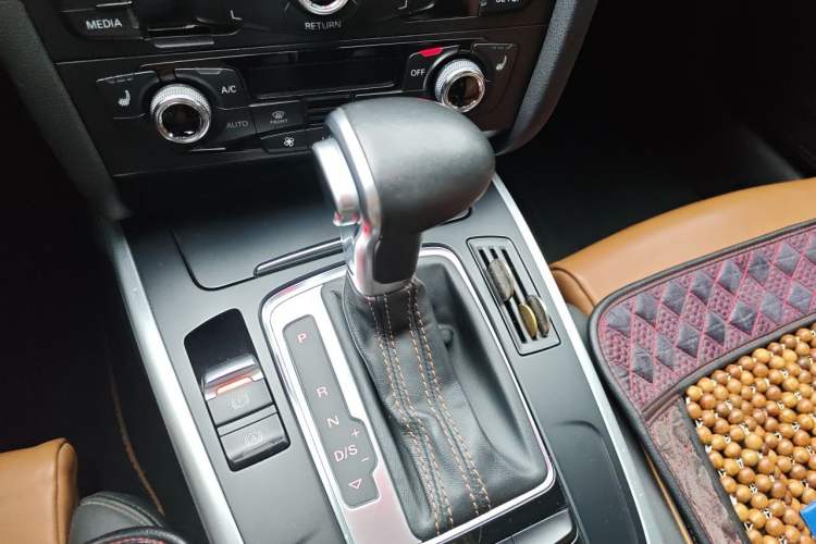 Used Audi A5 2014 Sportback 45 TFSI Fashion Edition Gear Lever