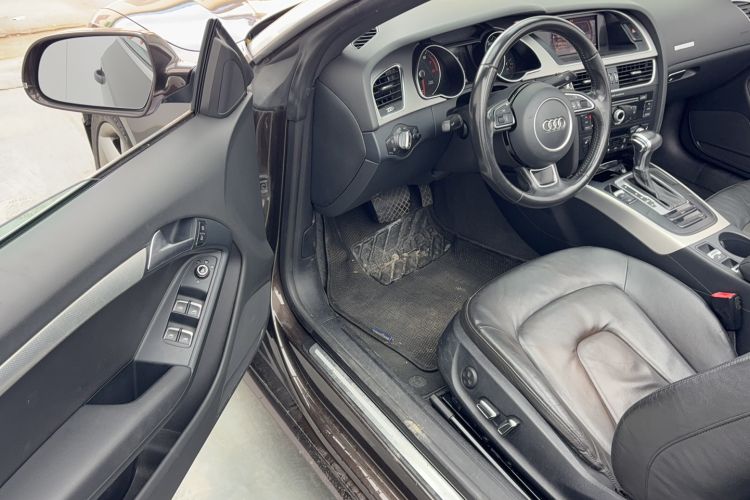 Used Audi A5 2014 Cabriolet 45 TFSI Interior 4