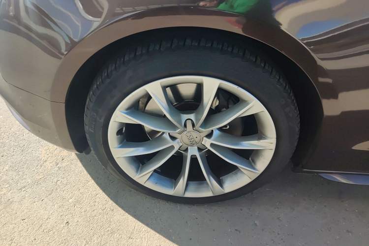 Used Audi A5 2014 Coupe 45 TFSI Left Front Wheel Hub