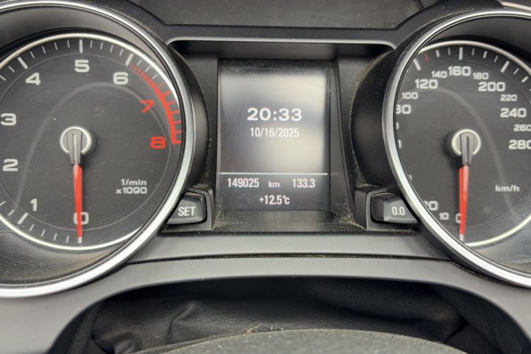 Used Audi A5 2014 Cabriolet 45 TFSI Odometer Close Up
