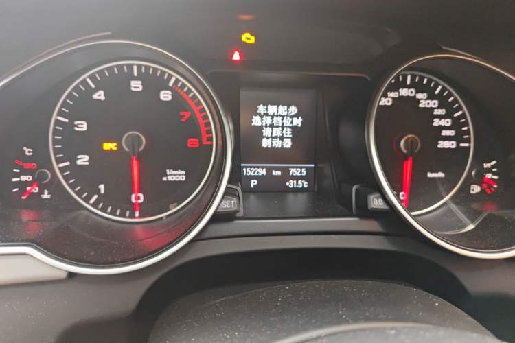 Used Audi A5 2014 Sportback 45 TFSI Odometer Close Up