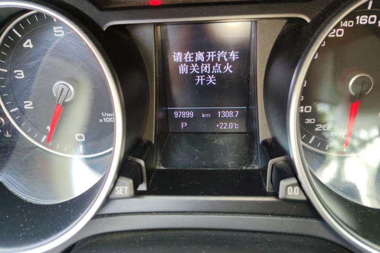 Used Audi A5 2014 Sportback 45 TFSI Odometer Close Up