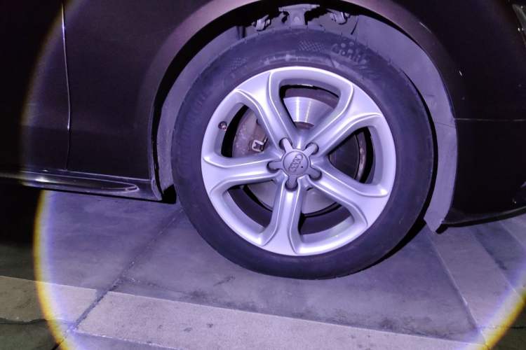 Used Audi A5 2014 Sportback 45 TFSI Right Front Wheel Hub