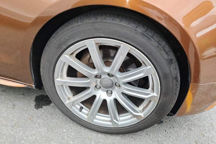 Used Audi A5 2014 Sportback 45 TFSI Fashion Edition Right Front Wheel Hub