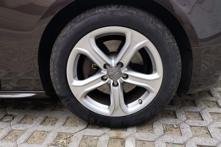 Used Audi A5 2014 Sportback 45 TFSI Right Front Wheel Hub