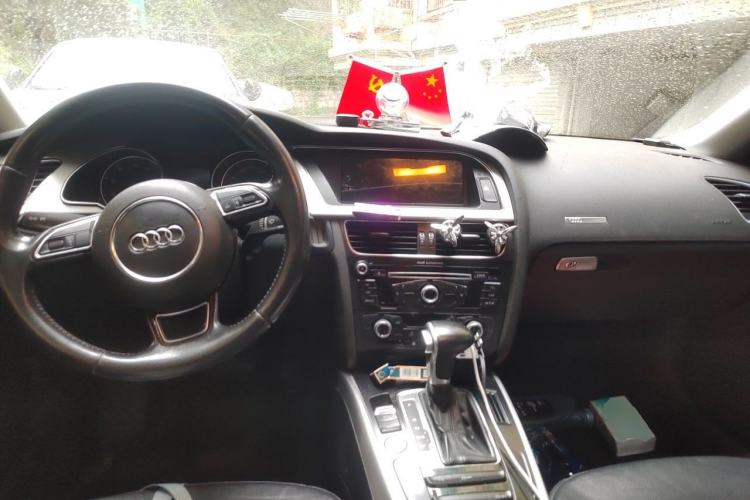 Used Audi A5 2014 Sportback 45 TFSI Center Console