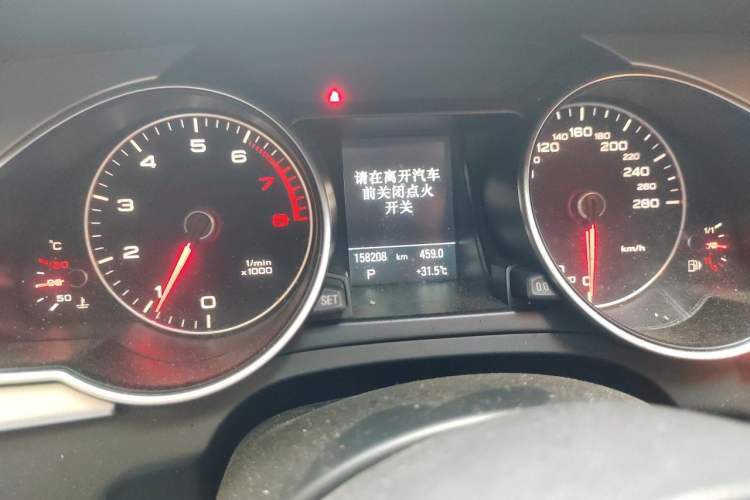 Used Audi A5 2014 Sportback 45 TFSI Odometer Close Up