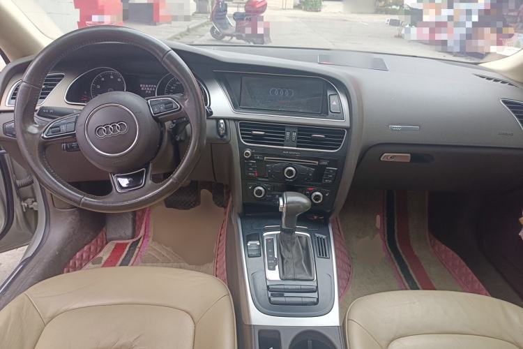 Used Audi A5 2014 Sportback 45 TFSI Center Console