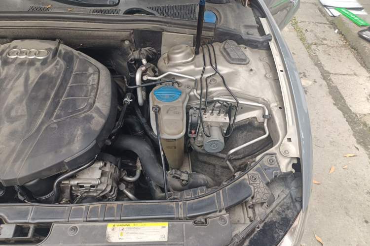 Used Audi A5 2014 Sportback 45 TFSI Engine Bay Left