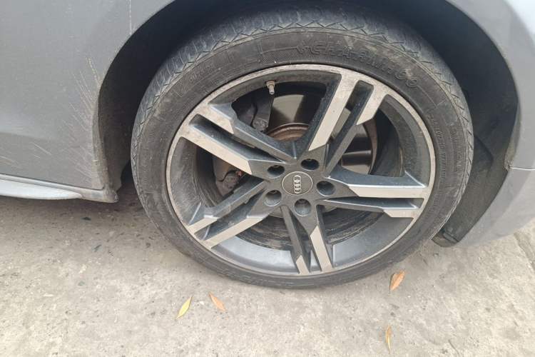 Used Audi A5 2014 Sportback 45 TFSI Right Front Wheel Hub