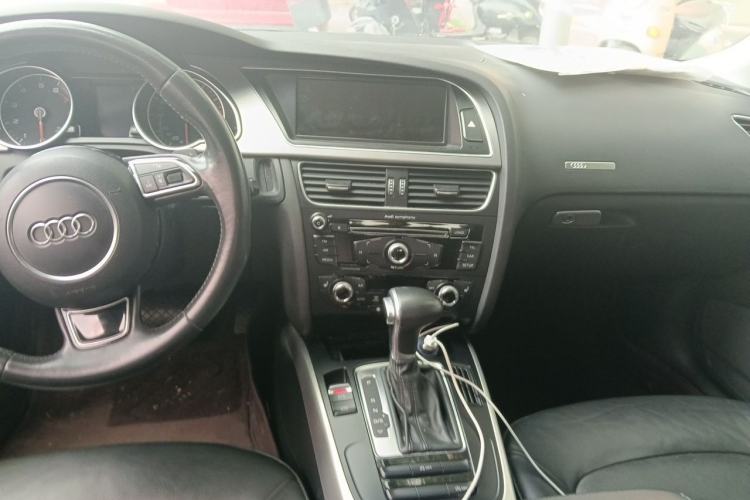 Used Audi A5 2014 Sportback 45 TFSI Center Console