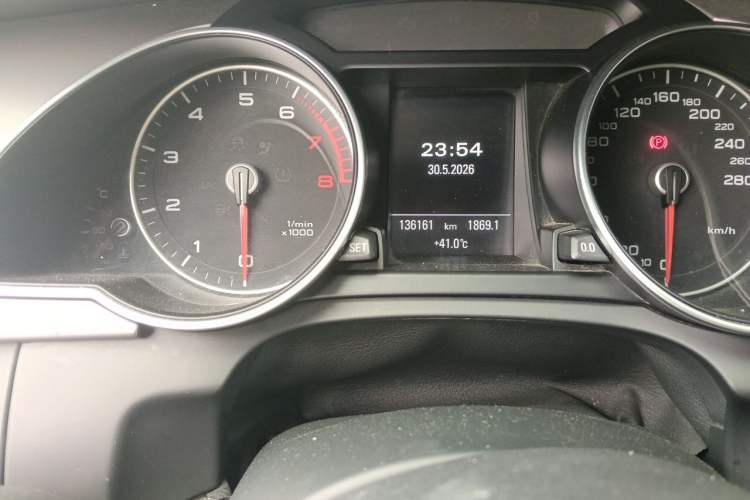 Used Audi A5 2014 Sportback 45 TFSI Odometer Close Up