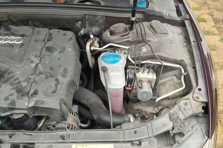 Used Audi A5 2014 Coupe 45 TFSI Fashion Edition Engine Bay Left