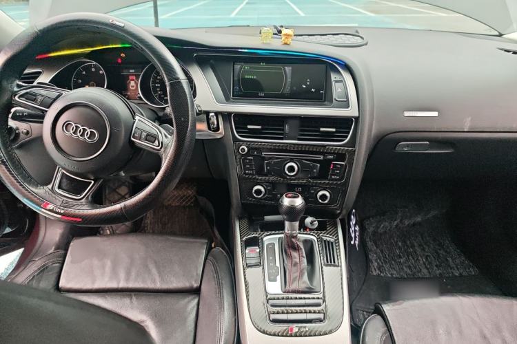 Used Audi A5 2014 Coupe 45 TFSI Center Console