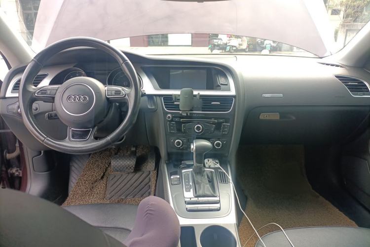 Used Audi A5 2014 Sportback 45 TFSI Center Console