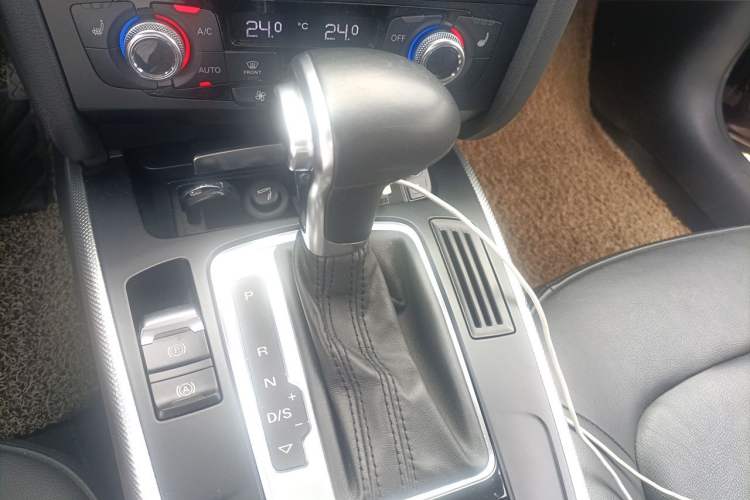 Used Audi A5 2014 Sportback 45 TFSI Gear Lever