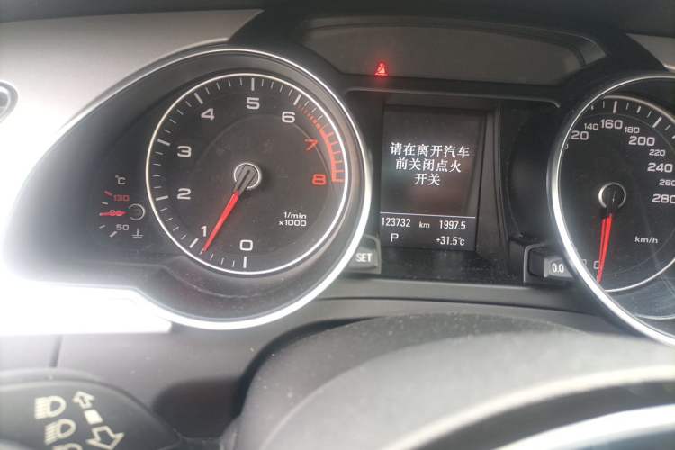 Used Audi A5 2014 Sportback 45 TFSI Odometer Close Up