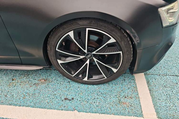 Used Audi A5 2014 Coupe 45 TFSI Right Front Wheel Hub